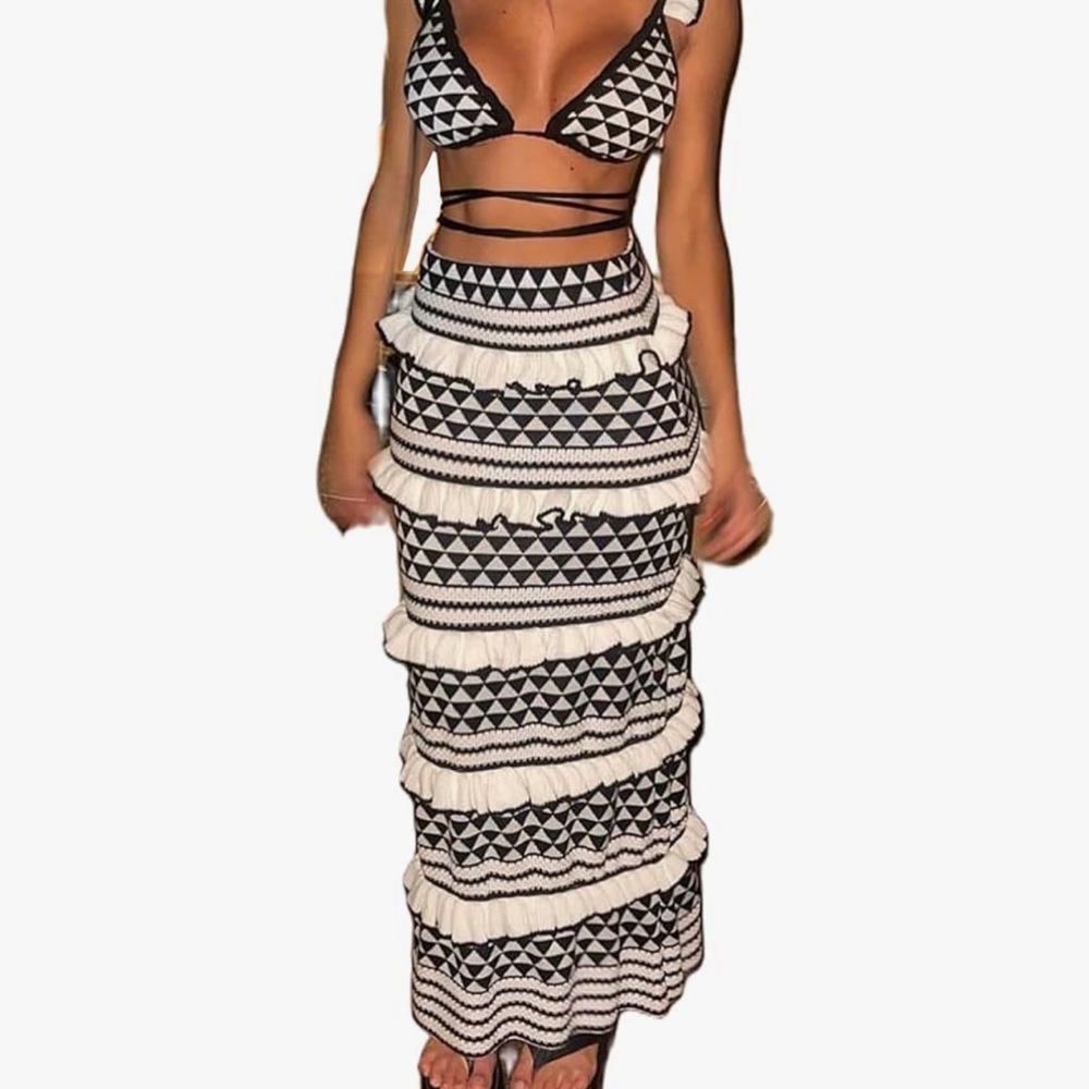Black and White Geometric Patterned Skirt